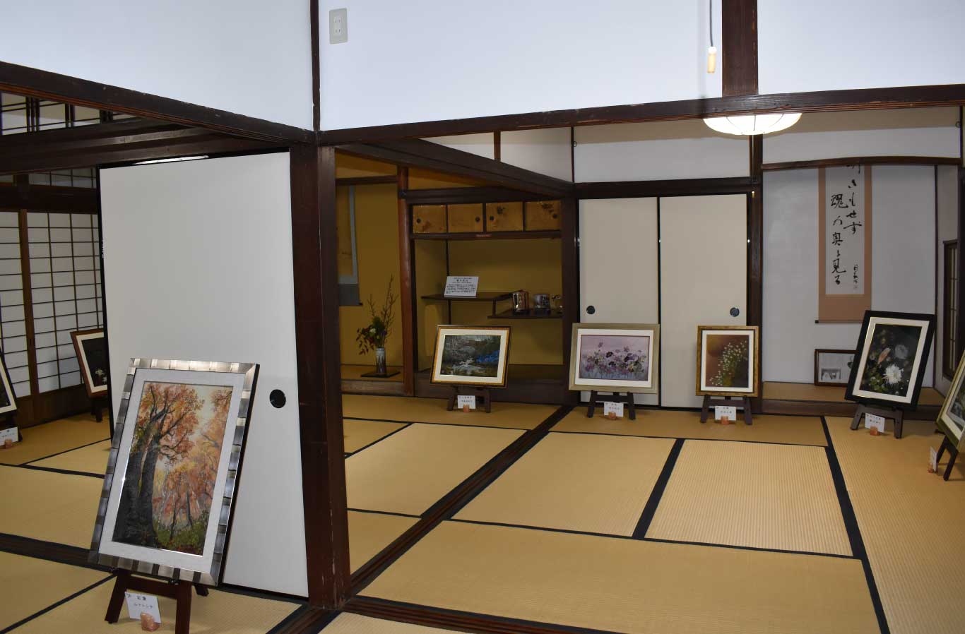 青木周弼旧宅の室内と展示