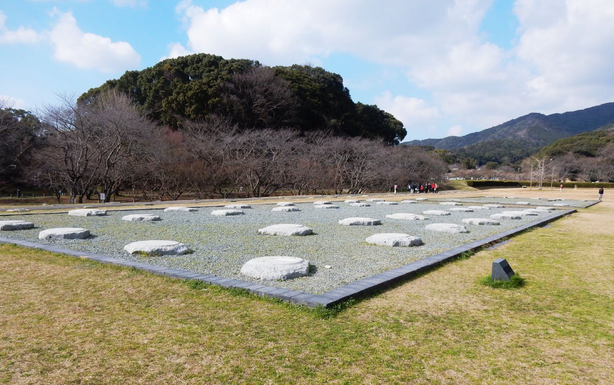 大宰府政庁跡に残る建物の礎石