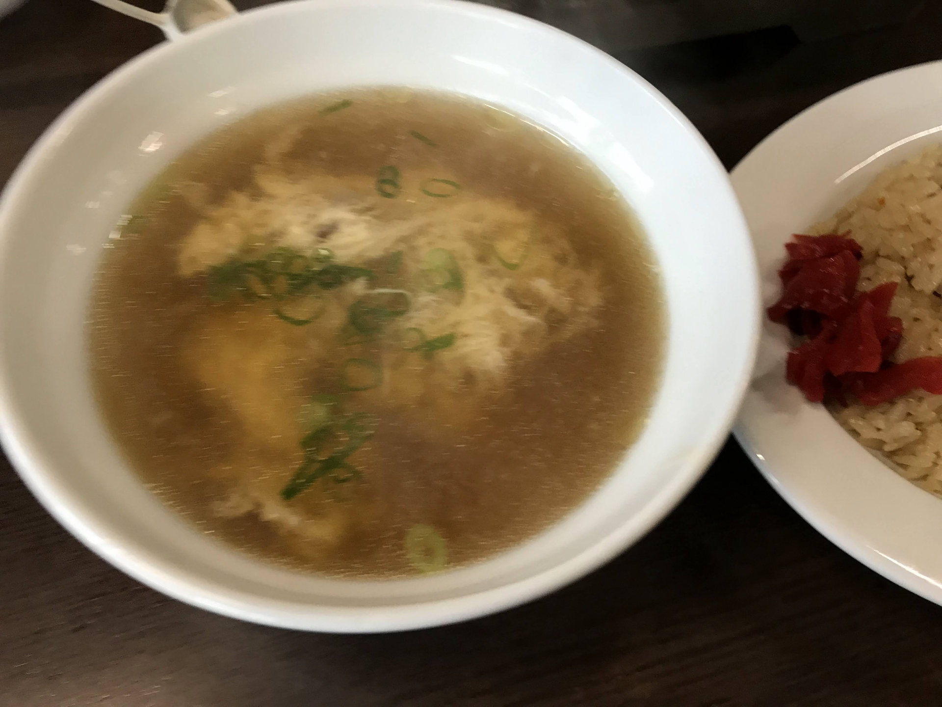 ドライブイン鳥のねぎと卵が入った鳥スープ