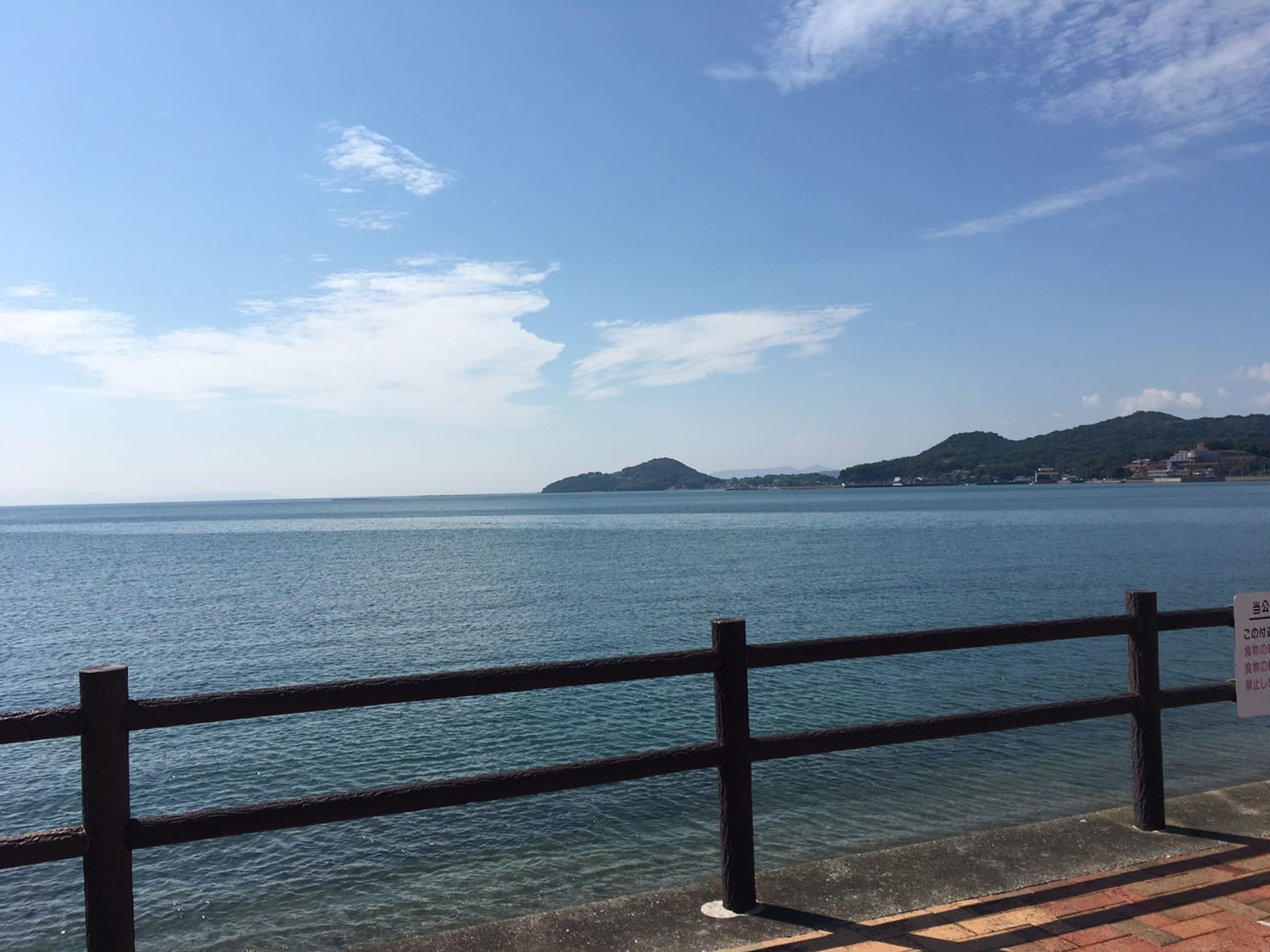 上天草さんぱーるの海辺から眺めた青い海と空（2021年）