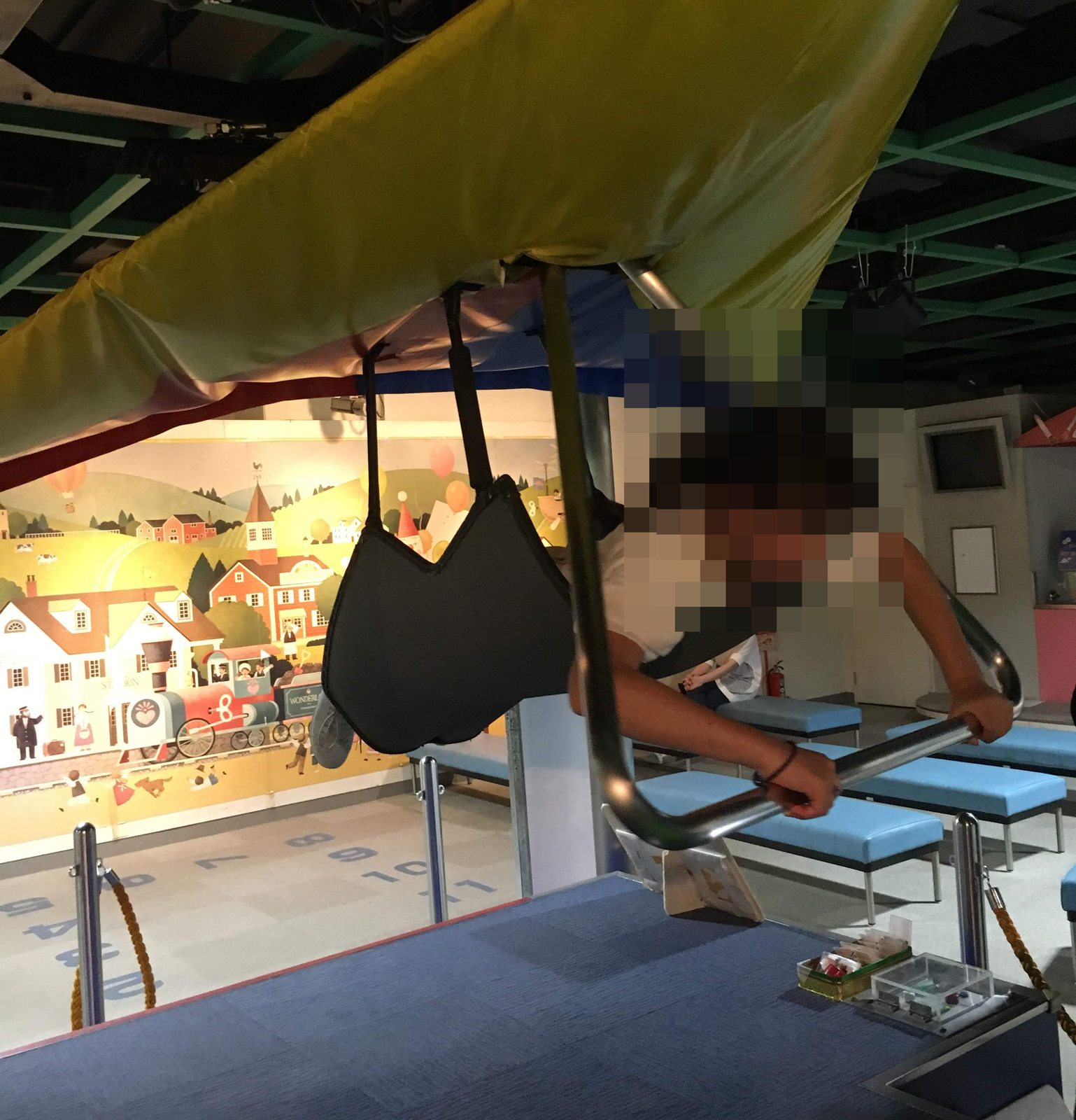 神戸青少年科学館のハンググライダー型体験展示