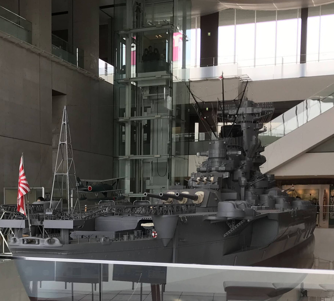 大和ミュージアムの1/10戦艦「大和」の甲板や艦橋を別角度から撮影した写真