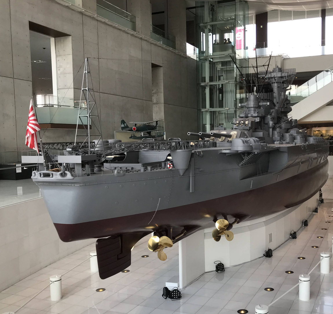 呉市の大和ミュージアムに展示された1/10戦艦「大和」の全体像