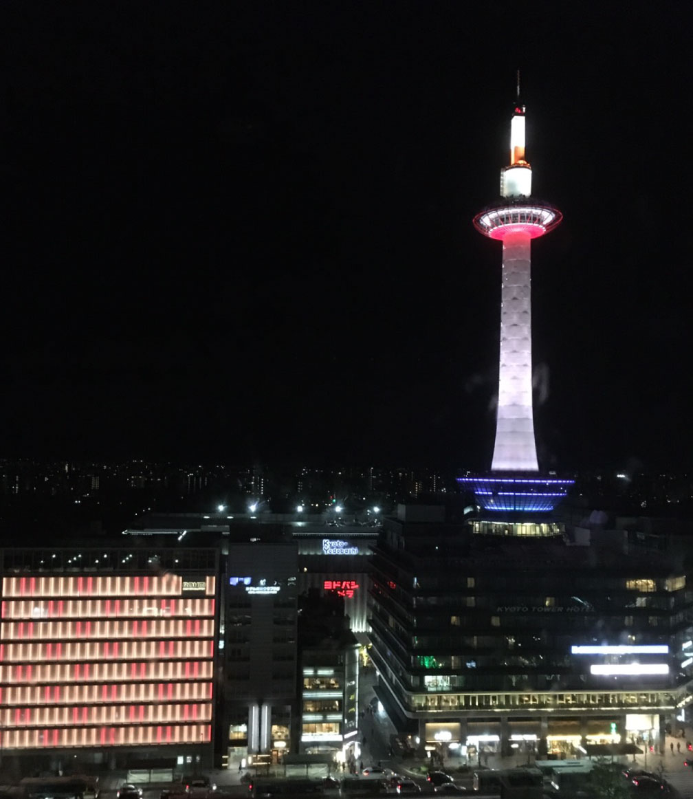 夜の京都タワー