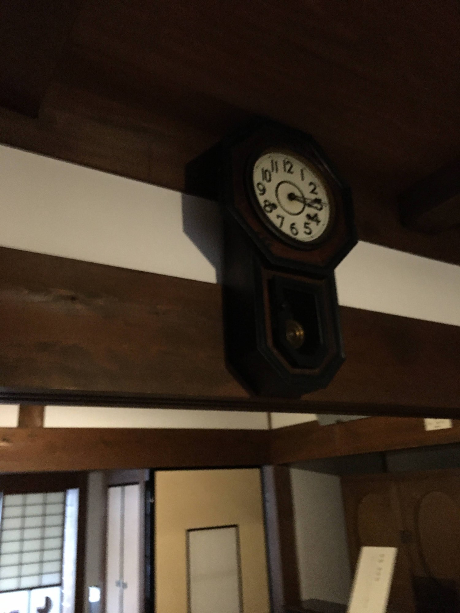 金子文英堂の再現展示にある古い振り子時計